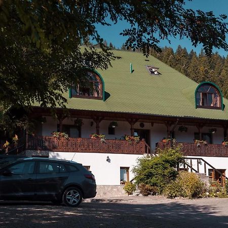 Conacul Domnitei Hotel Voroneţ Exterior foto