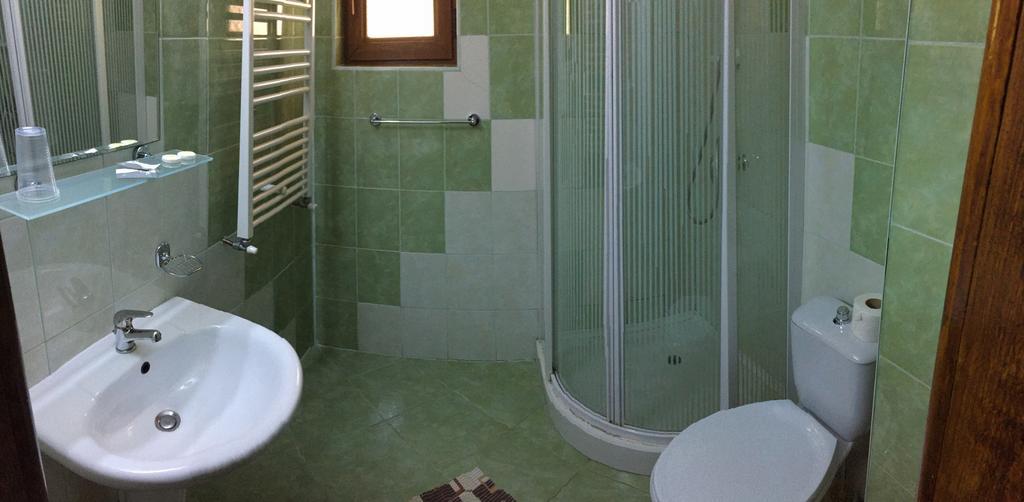 Conacul Domnitei Hotel Voroneţ Exterior foto