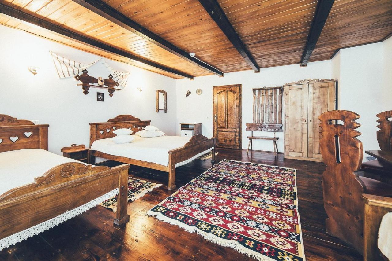 Conacul Domnitei Hotel Voroneţ Exterior foto