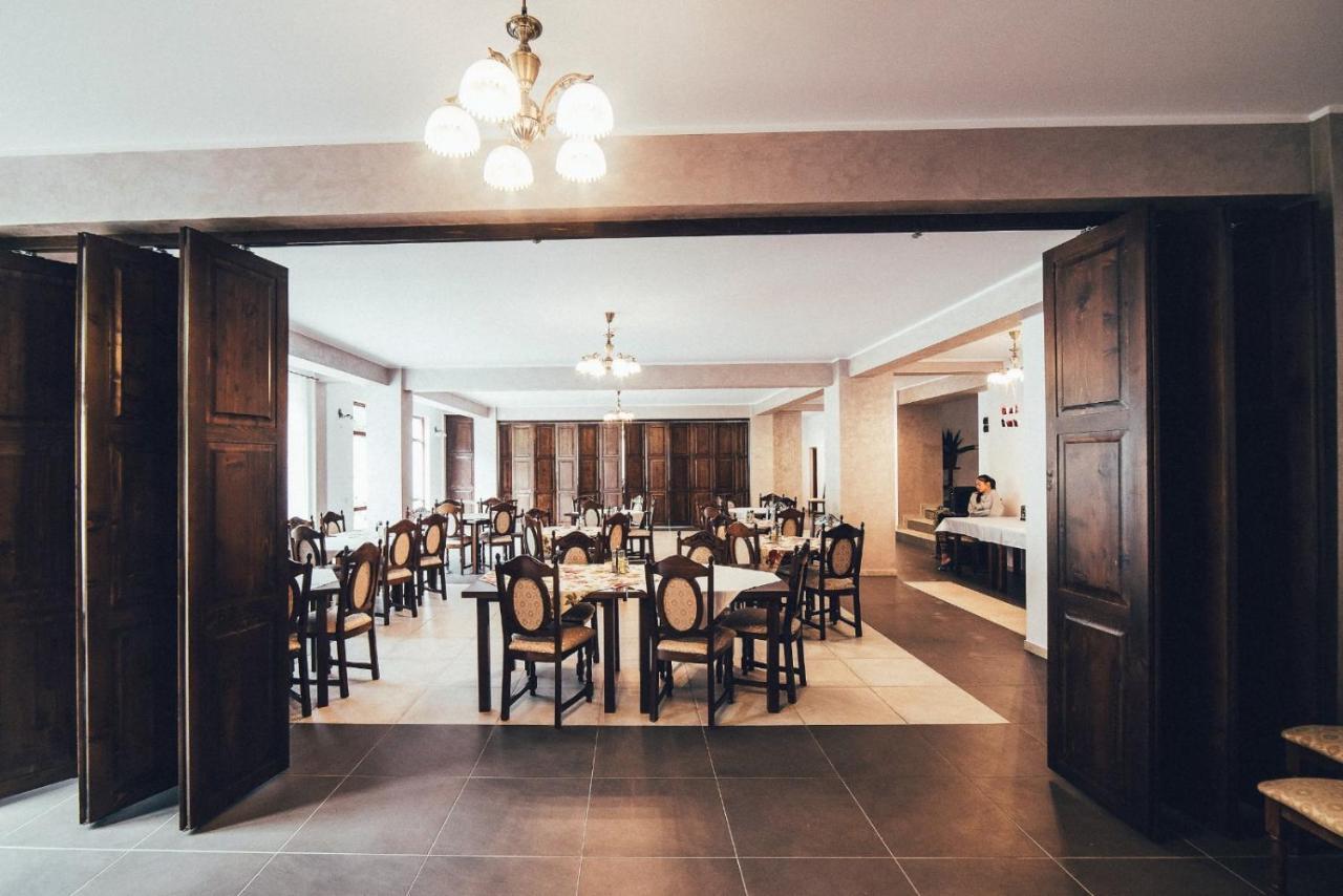Conacul Domnitei Hotel Voroneţ Exterior foto