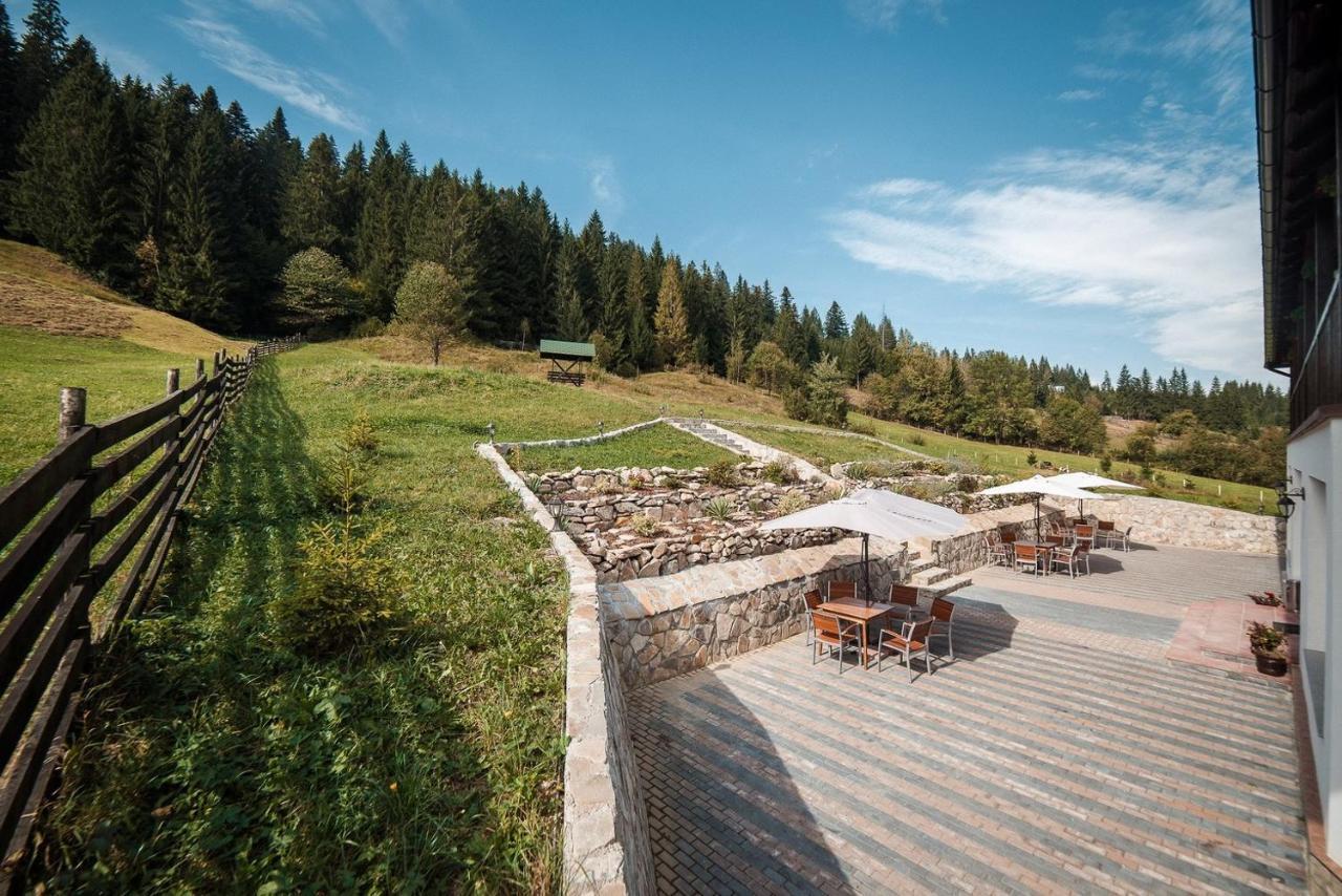 Conacul Domnitei Hotel Voroneţ Exterior foto