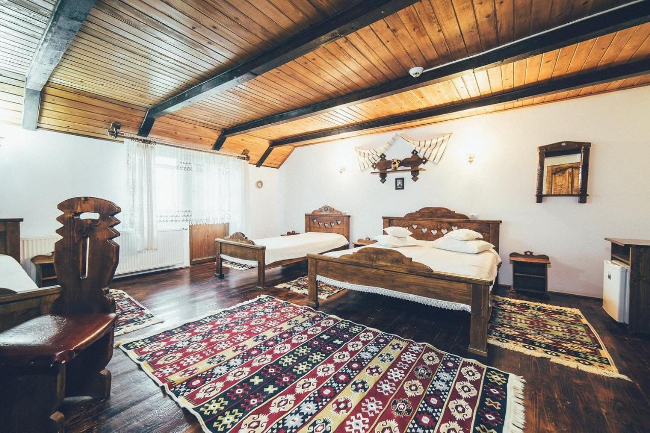Conacul Domnitei Hotel Voroneţ Exterior foto
