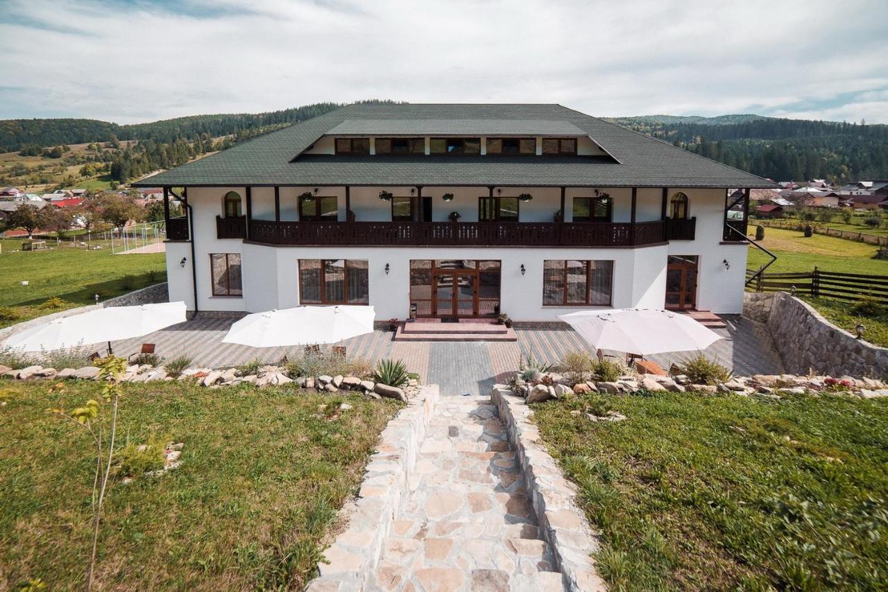 Conacul Domnitei Hotel Voroneţ Exterior foto